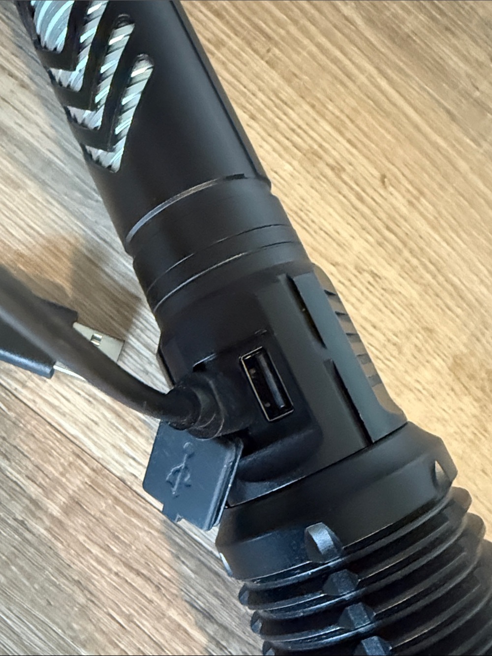 Tactical LED Flashlight - Picture 4 of 7